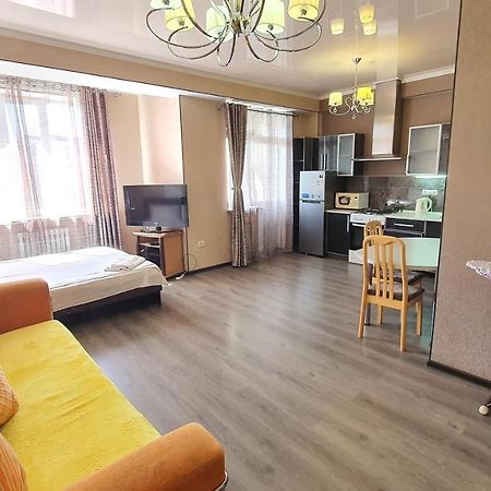 Orange Apartment With Panoramic View Bishkek Bagian luar foto