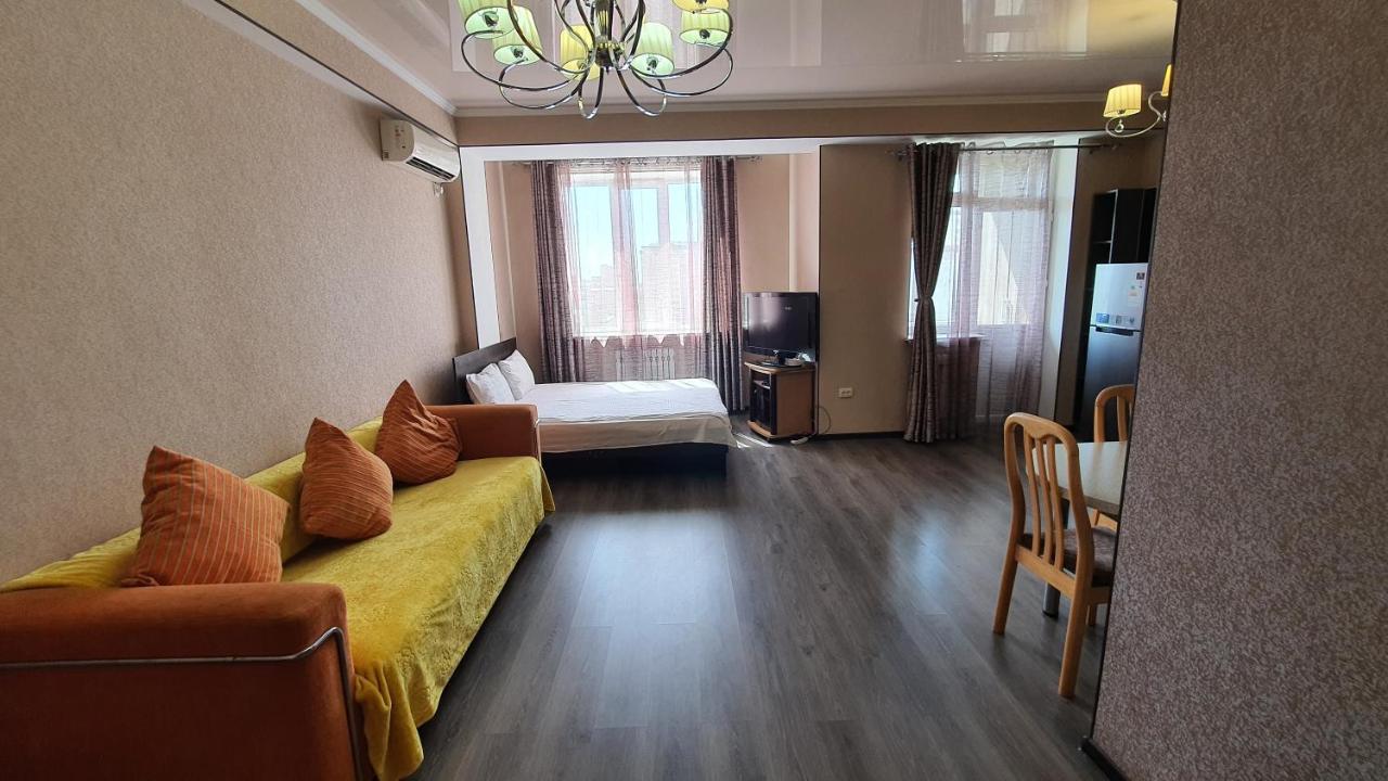 Orange Apartment With Panoramic View Bishkek Bagian luar foto