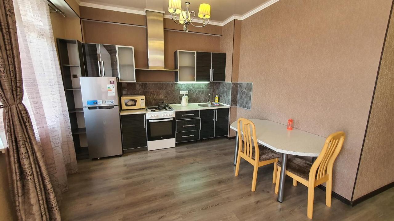 Orange Apartment With Panoramic View Bishkek Bagian luar foto