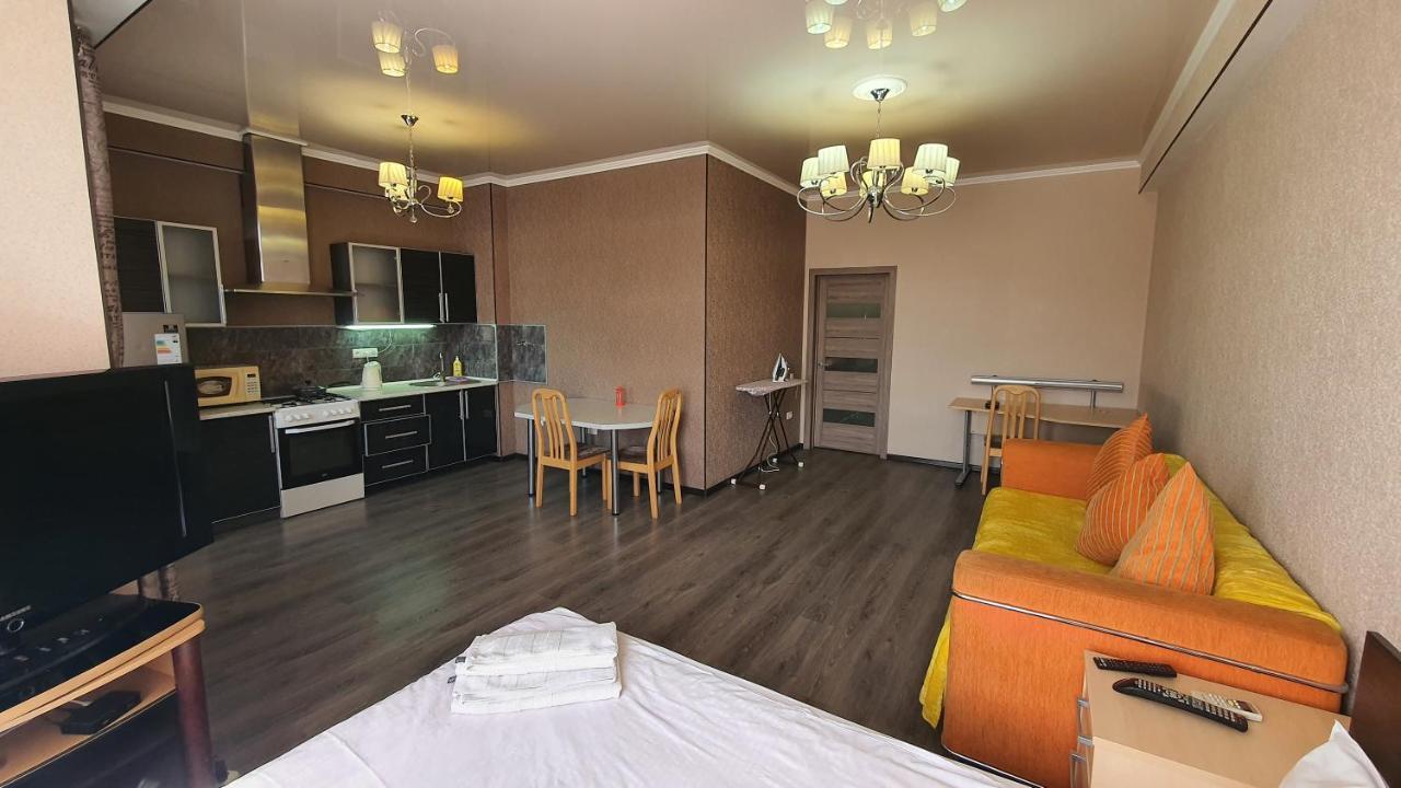Orange Apartment With Panoramic View Bishkek Bagian luar foto
