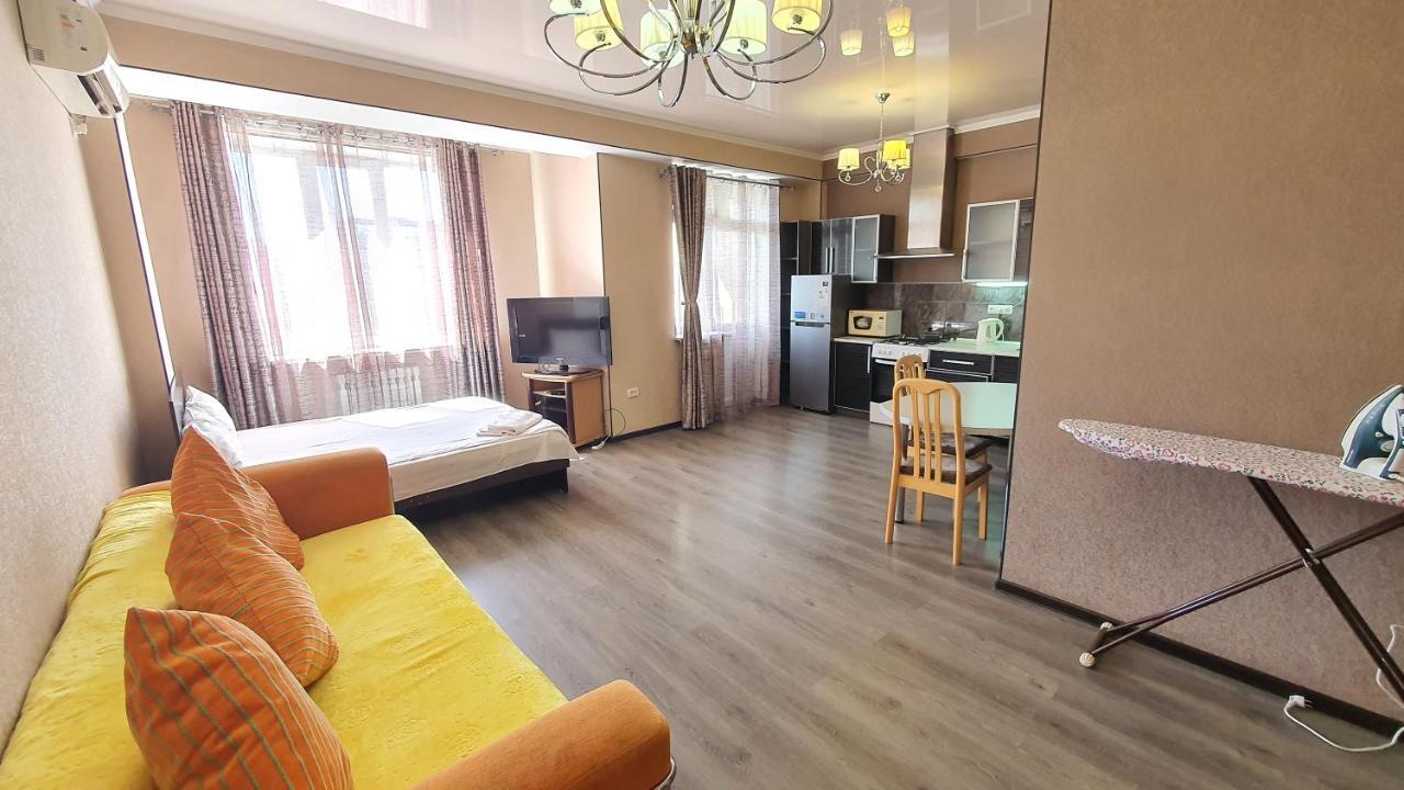 Orange Apartment With Panoramic View Bishkek Bagian luar foto