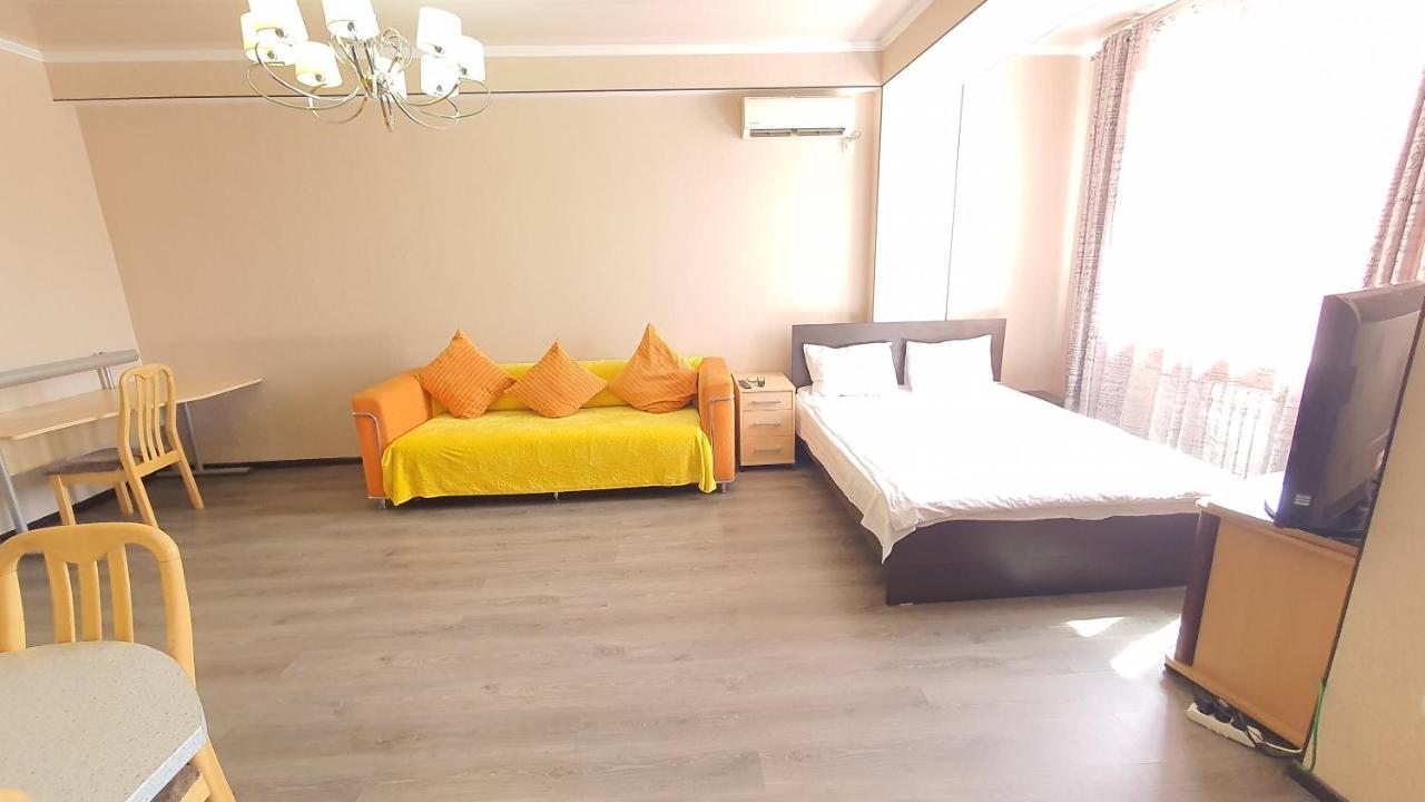 Orange Apartment With Panoramic View Bishkek Bagian luar foto