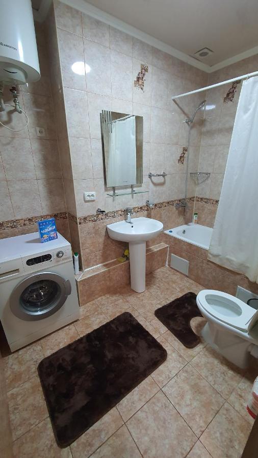 Orange Apartment With Panoramic View Bishkek Bagian luar foto
